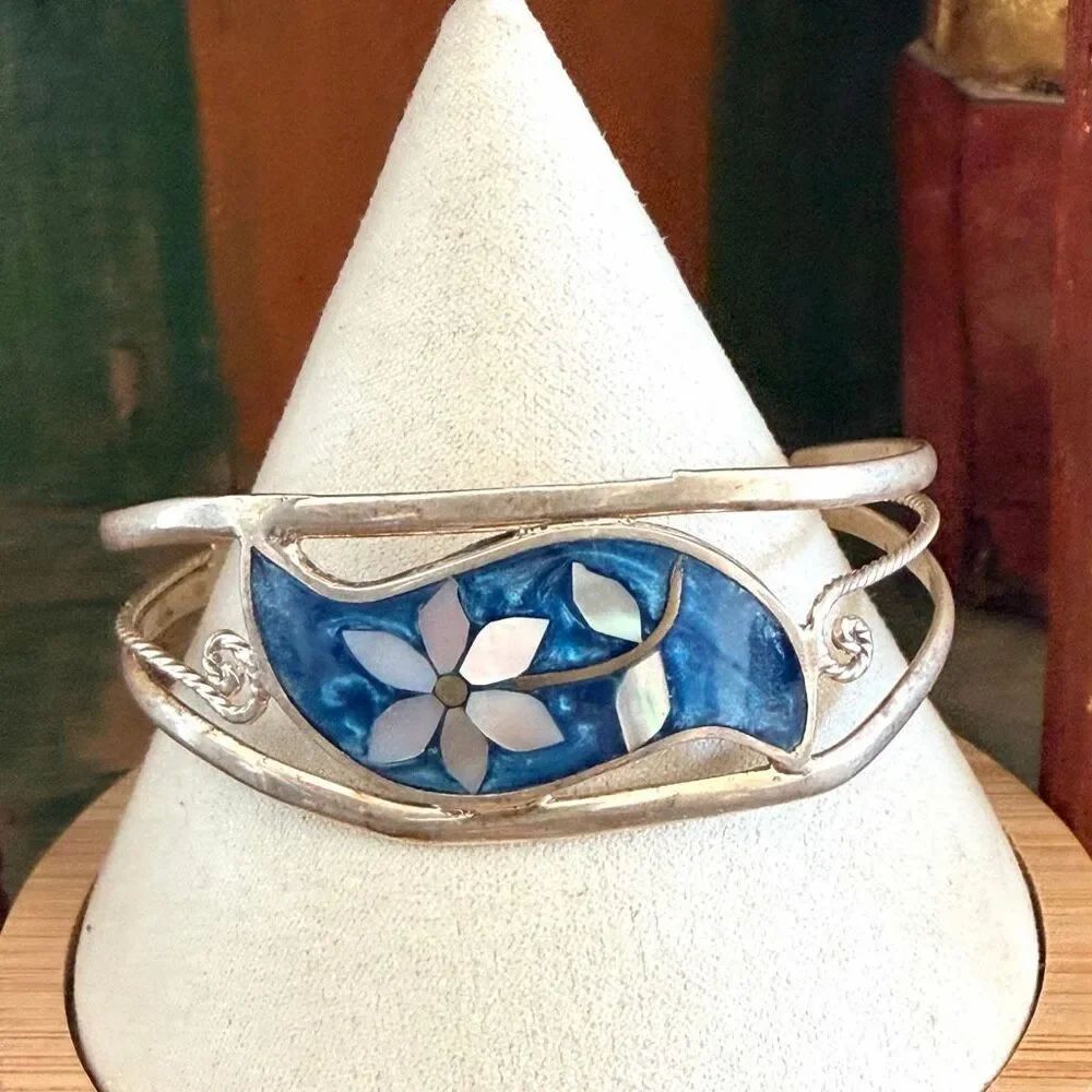 Alpaca Mexico Mother of Pearl Floral Inlay Cuff Bracelet